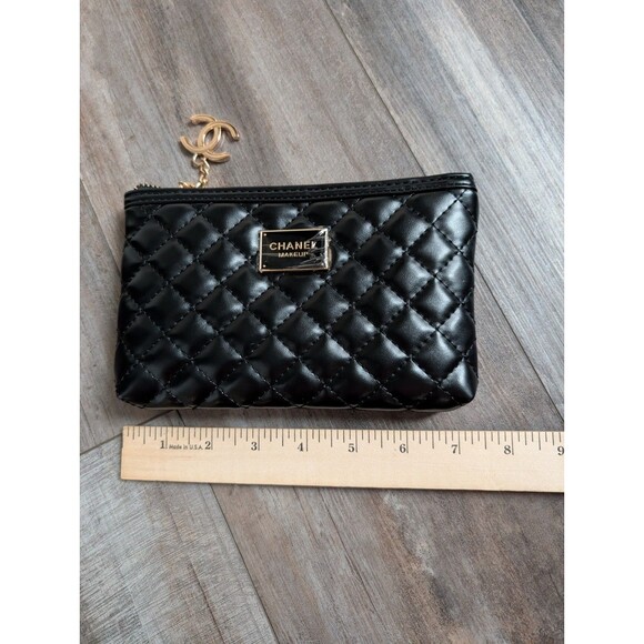 CHANEL Makeup GWP Quilted Cosmetic Pouch With Gold CC Zipper Box & Dust Bag VIP - Picture 5 of 6